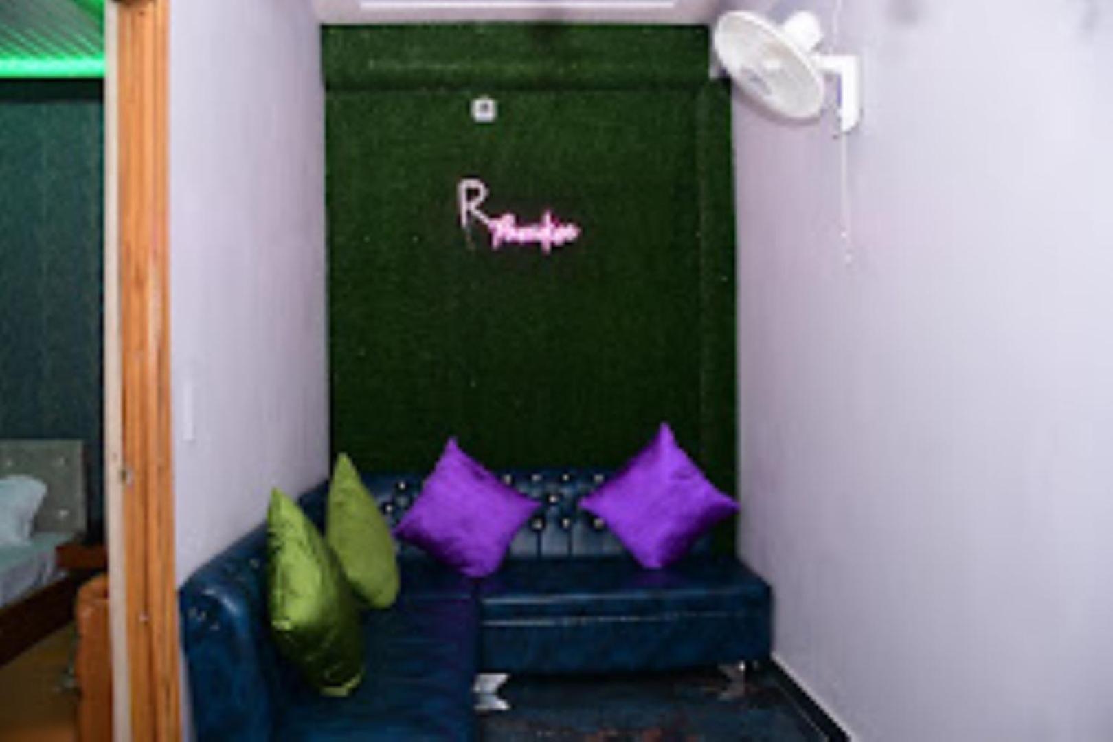 Hotel Renu Paradise , Ayodhya Exterior foto